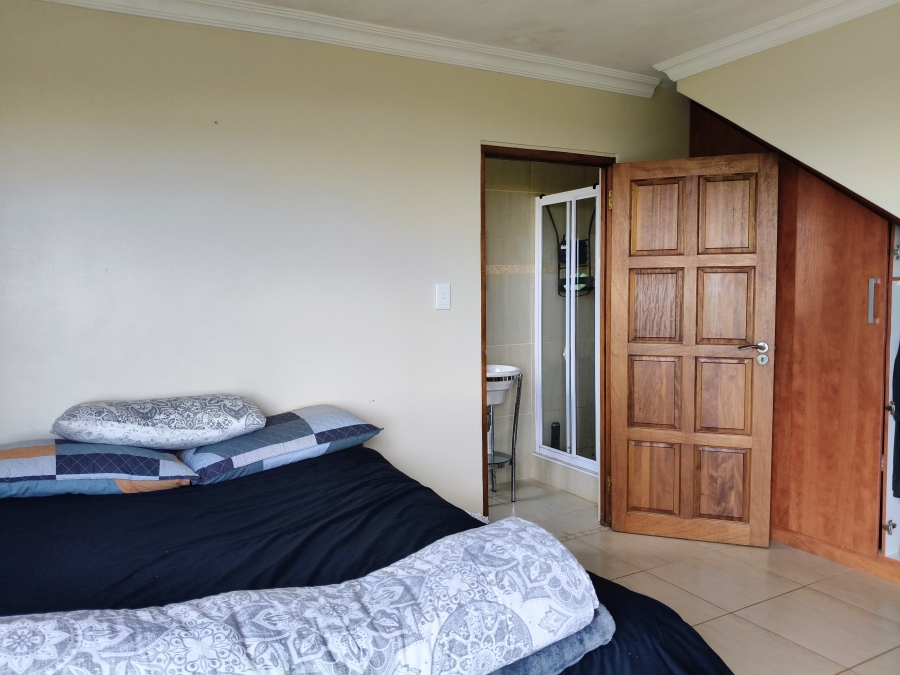 6 Bedroom Property for Sale in Paradise Beach Eastern Cape